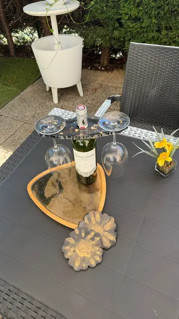 Kit apéritif noir et doré, avec bouchon en résine, vue 3